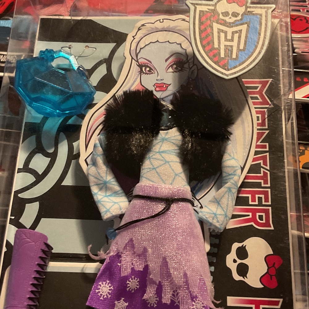 Monster High fashion pack 2011  Abby Purple and Black with Blue Accessory